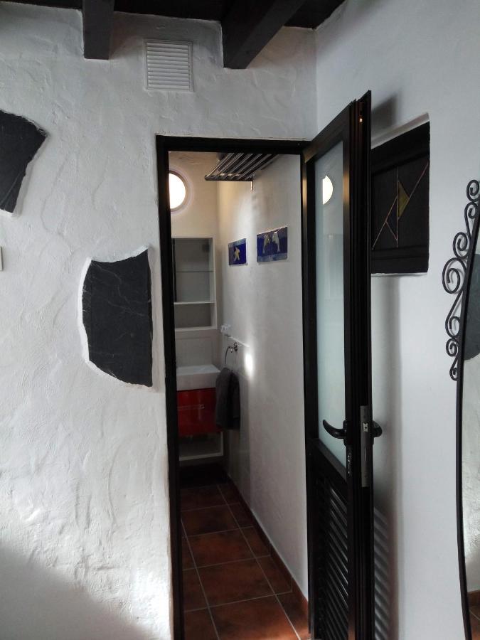 Aloelux Villa !! - Private Villa With Pool , Jacuzzi, Cinema, Massage ,Wonderful View, Art Desing Villa Tias Exterior photo
