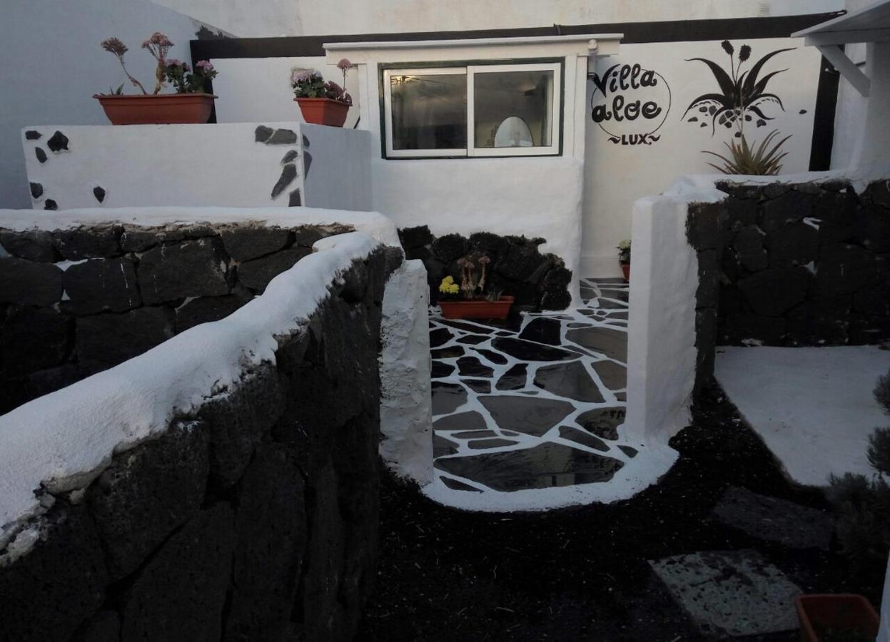 Aloelux Villa !! - Private Villa With Pool , Jacuzzi, Cinema, Massage ,Wonderful View, Art Desing Villa Tias Exterior photo