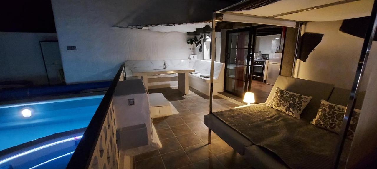 Aloelux Villa !! - Private Villa With Pool , Jacuzzi, Cinema, Massage ,Wonderful View, Art Desing Villa Tias Exterior photo