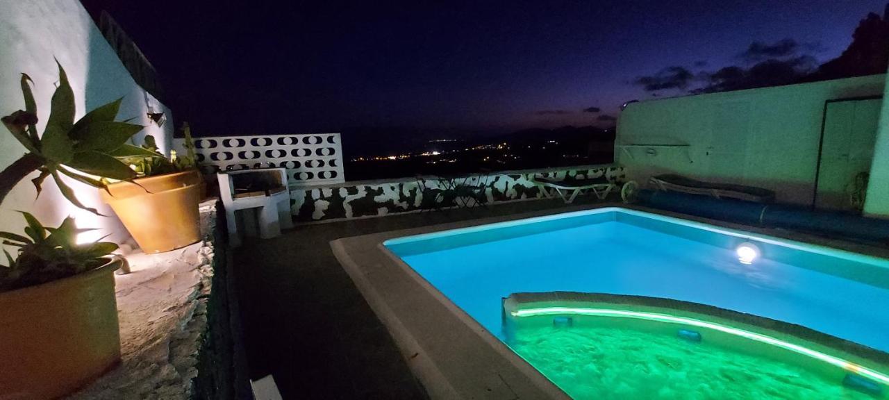 Aloelux Villa !! - Private Villa With Pool , Jacuzzi, Cinema, Massage ,Wonderful View, Art Desing Villa Tias Exterior photo